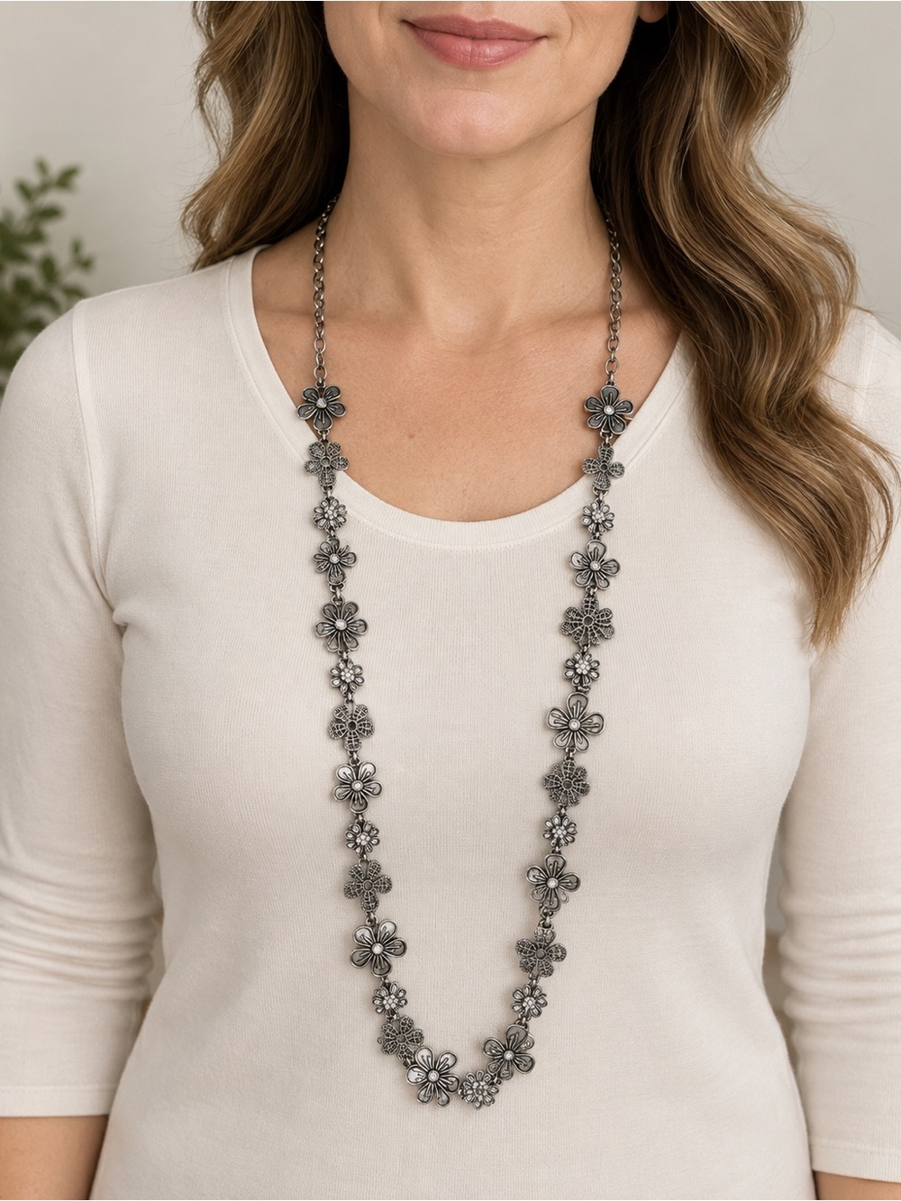 Premier Designs Daisy Chain Silver Tone Floral Long Necklace Retired 36-40” EUC